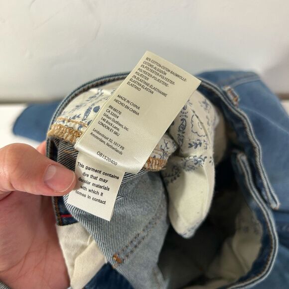 We are free NWT high-rise curvy vintage Street denim jeans, size 35 ￼ - Picture 9 of 9